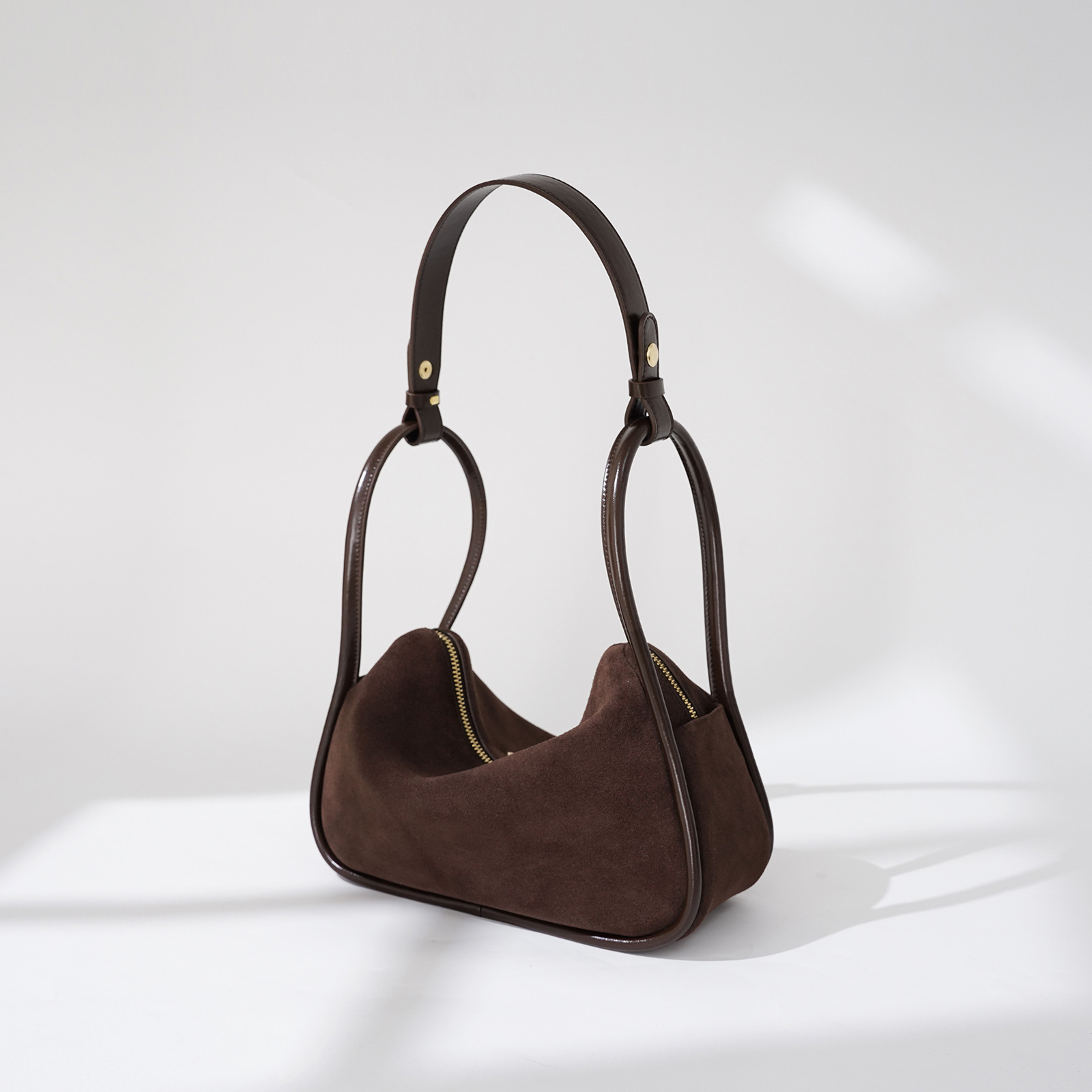 Handtasche für Damen ⎜ Elegante Unterarmtasche in Wildlederoptik mit stabilem Griff für stilvolle Outfits