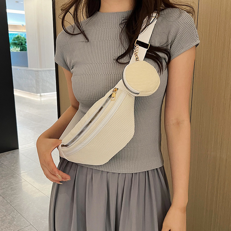 Bauchtasche aus Cord für Damen ⎜ Stylische Umhängetasche mit Zusatzfach für Alltag und Freizeitlooks