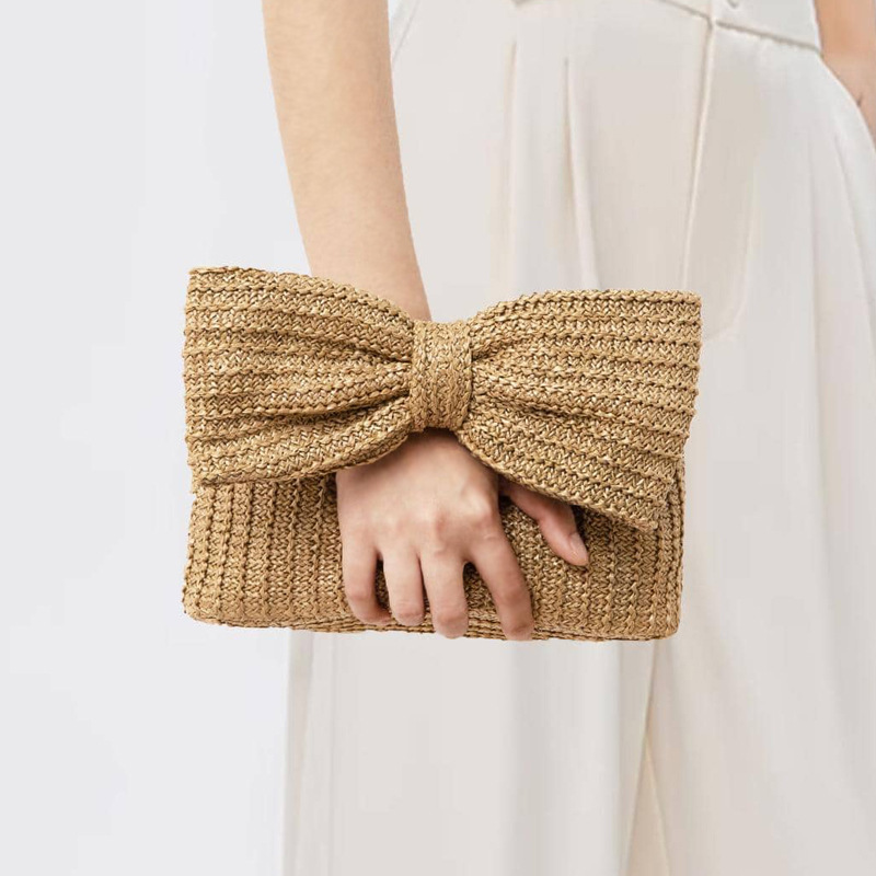 Elegante Clutch für Damen ⎜ Handgefertigte Strohtasche mit dekorativem Schleifen-Design