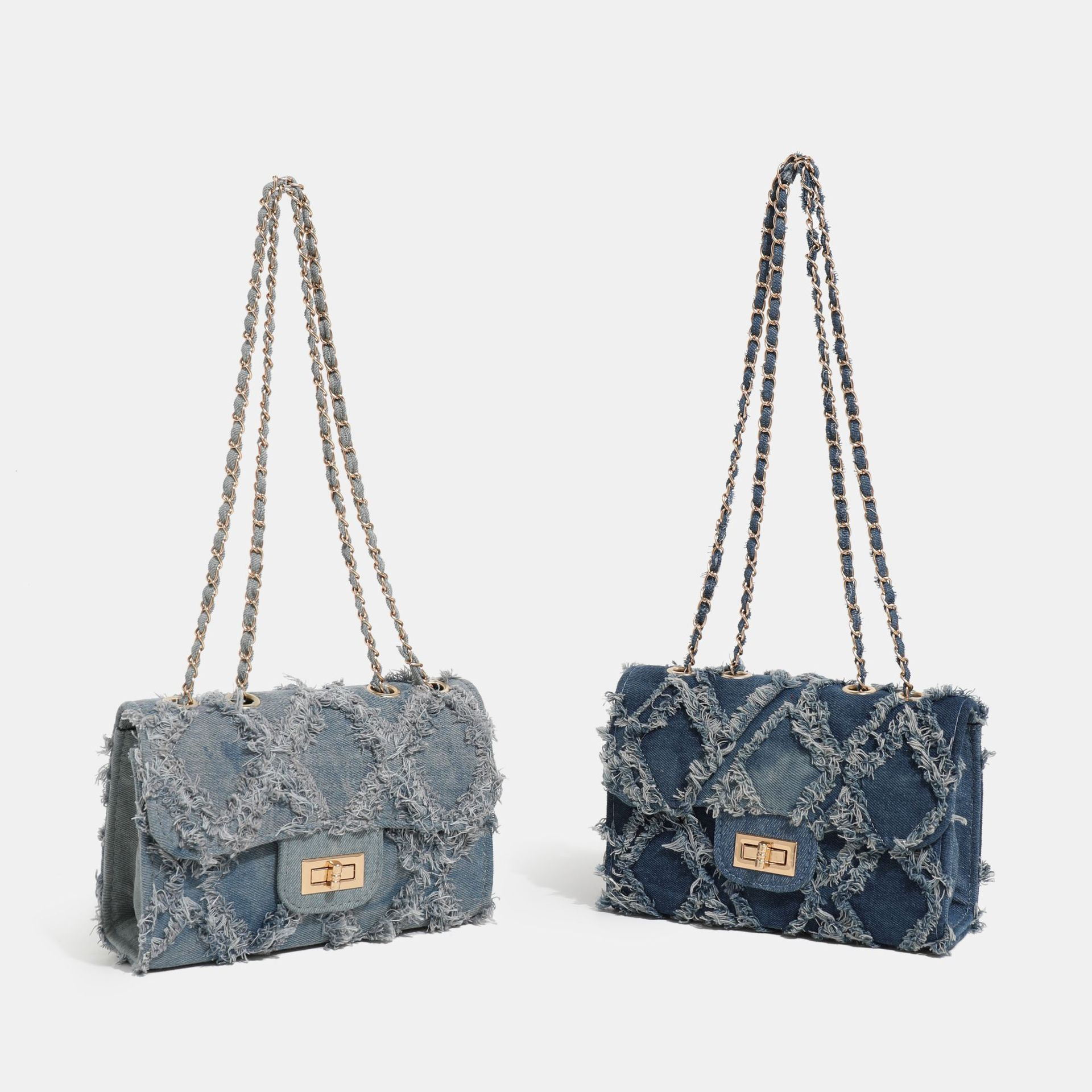 Damen Schultertasche aus Denim ⎜ Modische Umhängetasche mit Kettenriemen und Rautensteppung im Used-Look