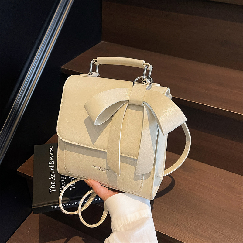 Moderne Umhängetasche für Damen ⎜ Elegante Tasche mit Schleifen-Design und praktischem Tragegriff