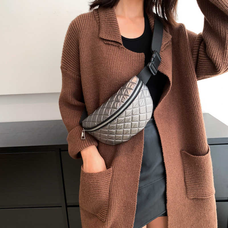 Quilted Umhängetasche für Damen ⎜ Stylische Hüfttasche mit verstellbarem Trageriemen und modernem Design