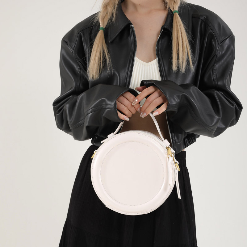 Umhängetasche für Damen ⎜ Runde Schultertasche mit Reißverschluss und Tragegriff für Alltag und Ausgehen