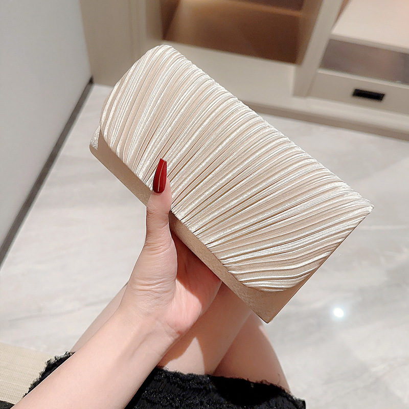 Kleine Clutch für Damen ⎜ Elegante Handtasche mit glänzendem Design für besondere Anlässe
