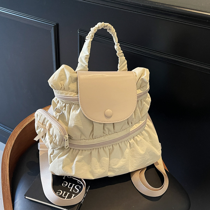 Rucksack für Damen ⎜ Modischer Tagesrucksack mit Plissee-Design und Seitentasche für Alltag und Freizeit