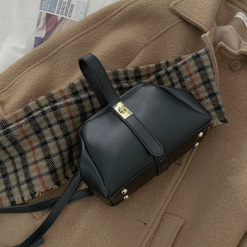 Damen Umhängetasche ⎜ Kompakte Retro-Tasche mit Clipverschluss für Alltag und elegante Outfits