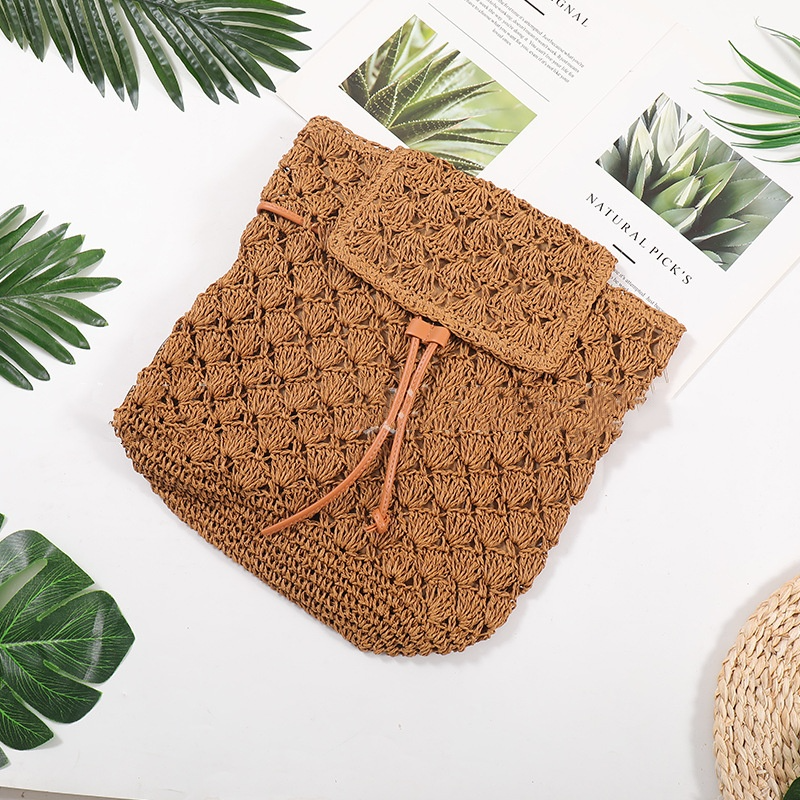 Damen Rucksack aus Strohgeflecht ⎜ Sommerliche Strandtasche im Boho-Stil mit Kordelzug und Klappverschluss
