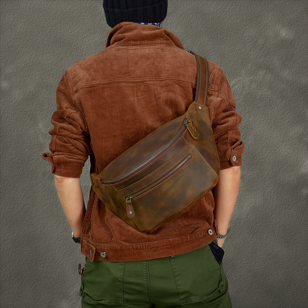 Bauchtasche aus Leder für Herren ⎜ Robuste Umhängetasche im Retro-Stil mit viel Stauraum für Alltag und Reisen