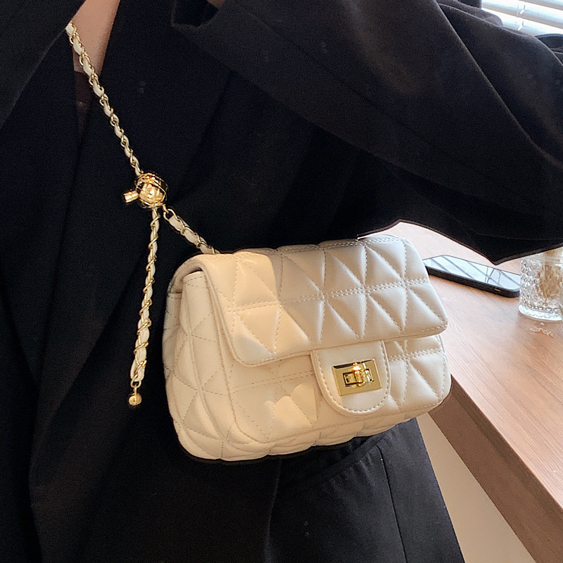 Umhängetasche für Damen ⎜ Elegante Handtasche mit Kettenriemen und gestepptem Diamantmuster für jeden Anlass