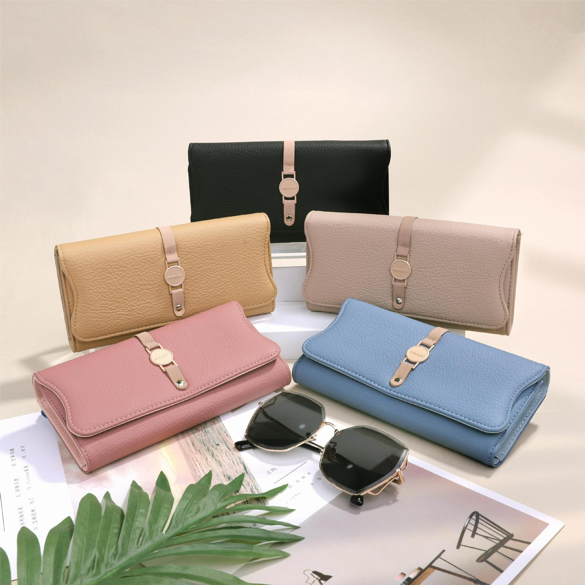 Damen Geldbörse aus Leder ⎜ Lange Brieftasche im schlichten Design mit Riemenverschluss und viel Stauraum