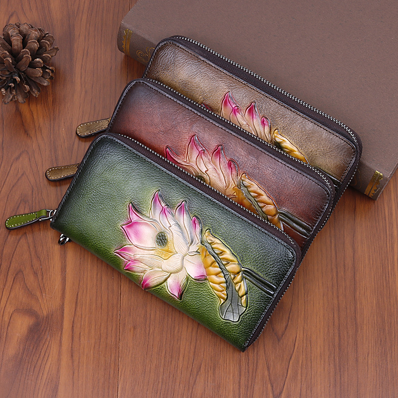 Lange Damen Geldbörse aus Leder ⎜ Retro Clutch mit Lotus-Prägung und vielen Kartenfächern