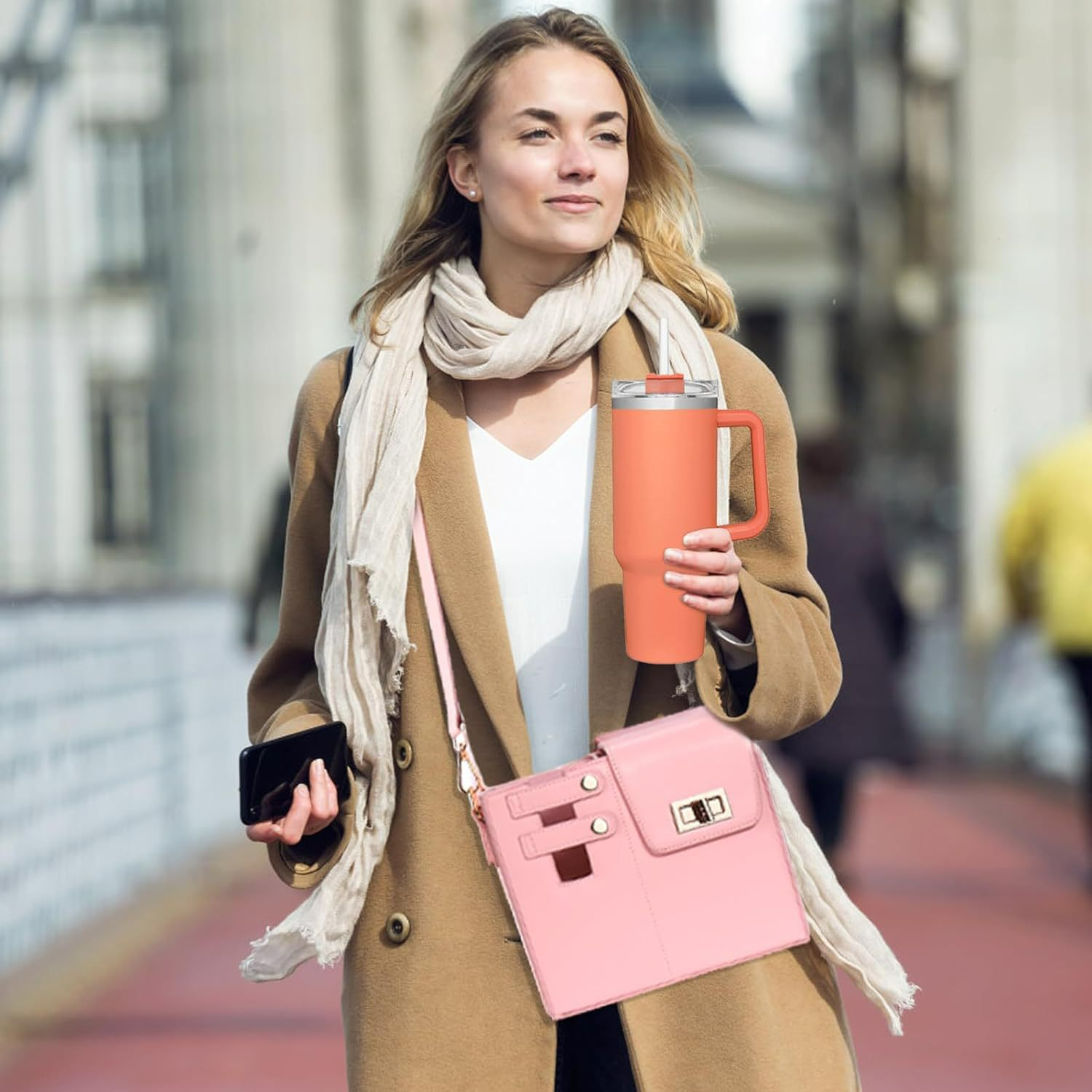 Umhängetasche für Damen ⎜ Kompakte Schultertasche in Boxform mit Drehverschluss und Riemendetails für unterwegs und Alltag