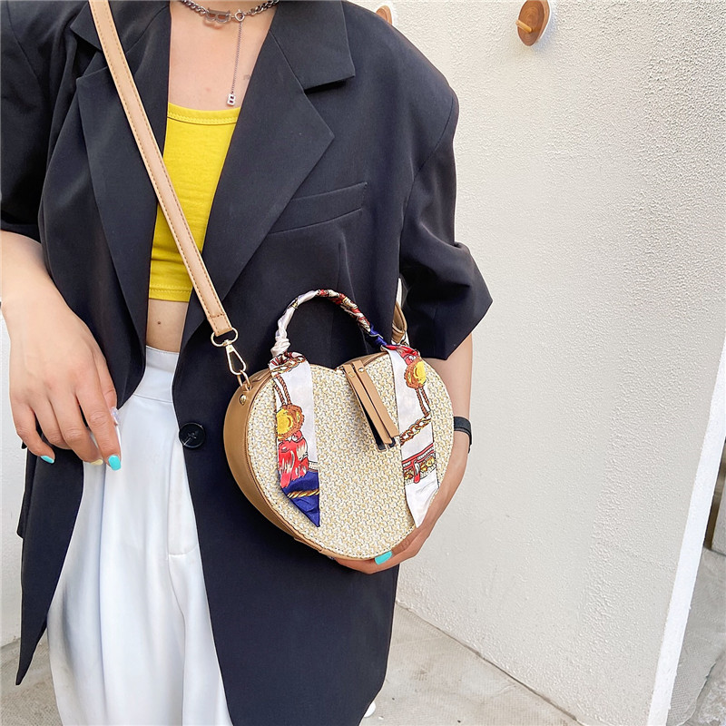 Umhängetasche für Damen ⎜ Runde Handtasche aus Stroh mit Seidenschal und Platz für Handy und Kleinigkeiten