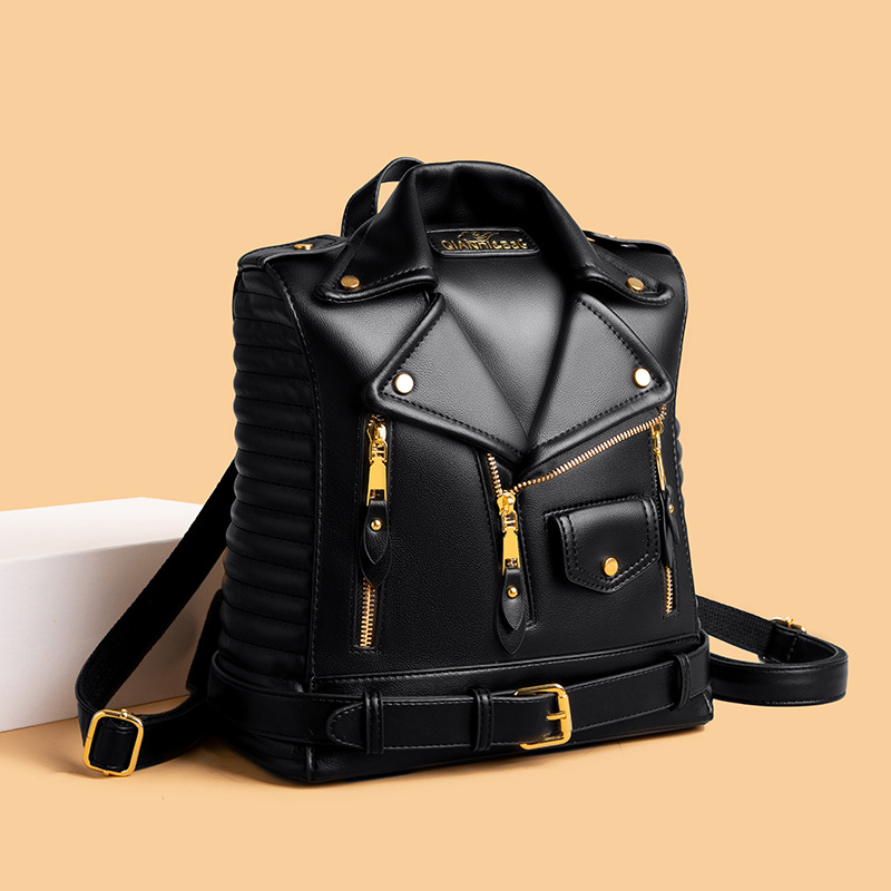Leder Rucksack im Bikerjacken-Look ⎜ Modisches Design mit praktischen Taschen und goldenen Details