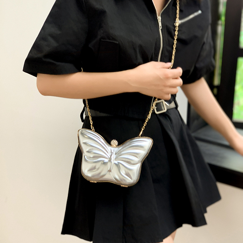 Schultertasche für Damen ⎜ Elegante Schmetterlingsform mit Kettenträger für stilvolle Anlässe