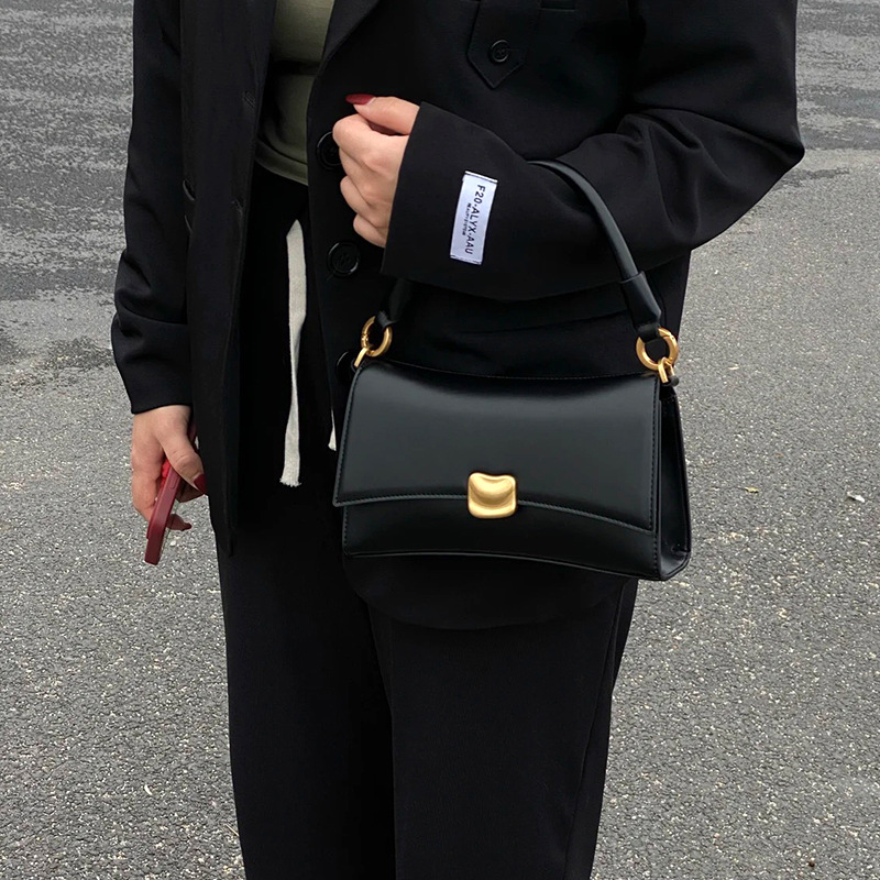 Schultertasche für Damen ⎜ Stilvolle Baguette-Tasche mit Tragegriff und goldener Schnalle für elegante Anlässe