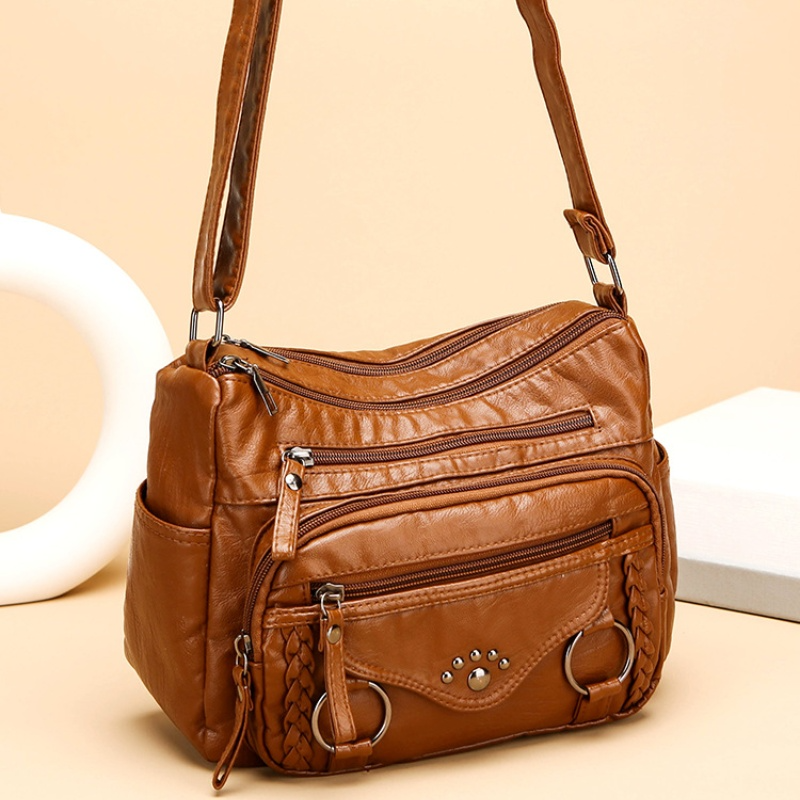 Umhängetasche für Damen ⎜ Weiche Schultertasche aus Kunstleder mit Zierdetails und praktischen Reißverschlüssen