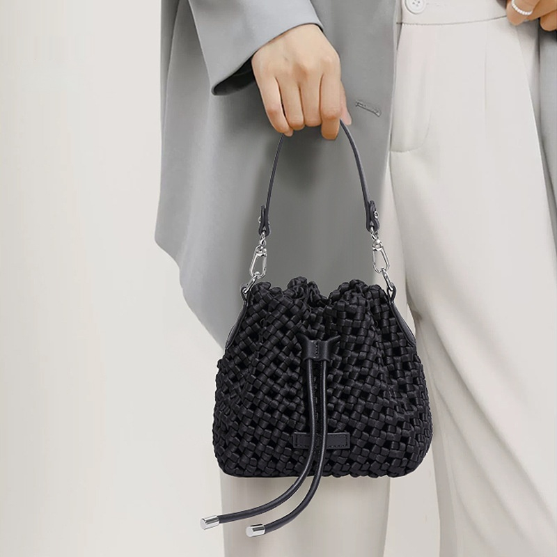 Handtasche für Damen ⎜ Hochwertige Beuteltasche mit handgeflochtenem Design und verstellbarem Trageriemen