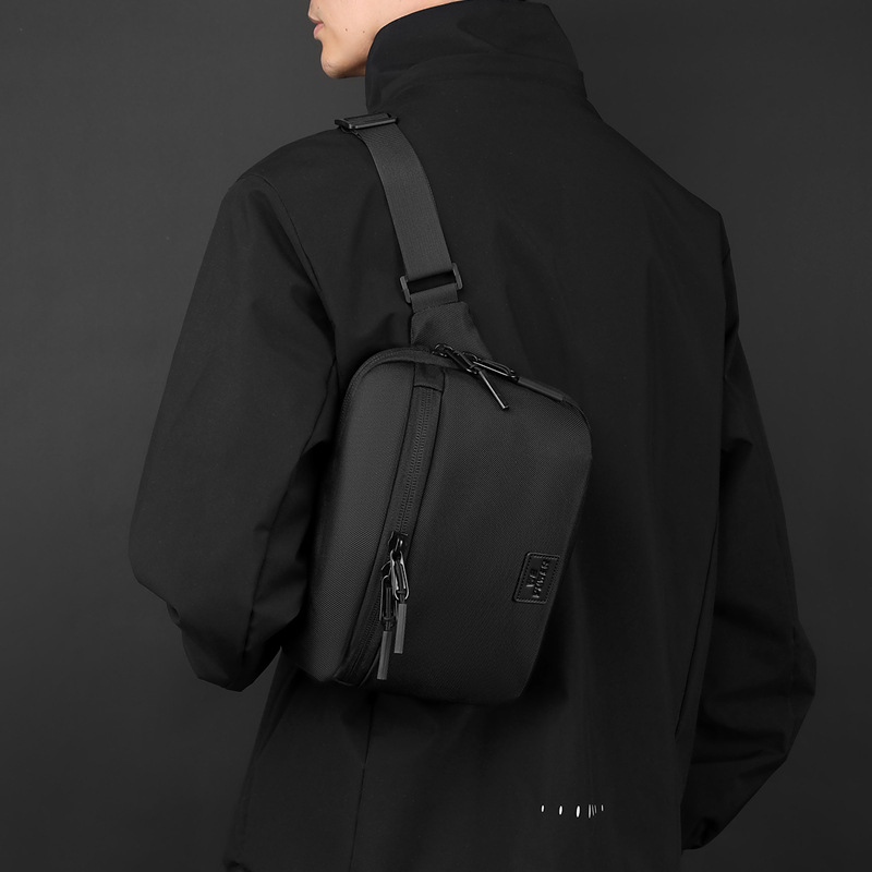 Bauchtasche für Herren ⎜ Sportliche Umhängetasche mit verstellbarem Gurt und Reißverschlussfächern für unterwegs