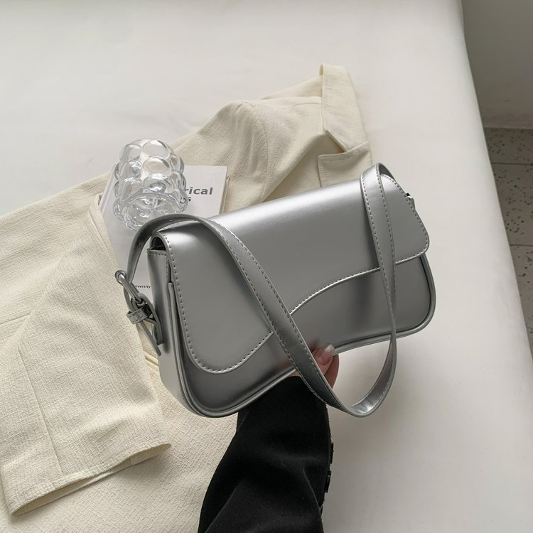 Umhängetasche für Damen ⎜ Schlichte Handtasche aus Kunstleder mit schickem Magnetverschluss