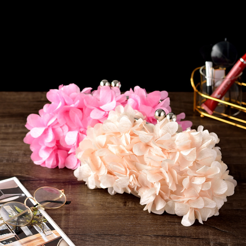 Abendtasche für Damen ⎜ Elegante Clutch mit Blumenapplikationen für besondere Anlässe