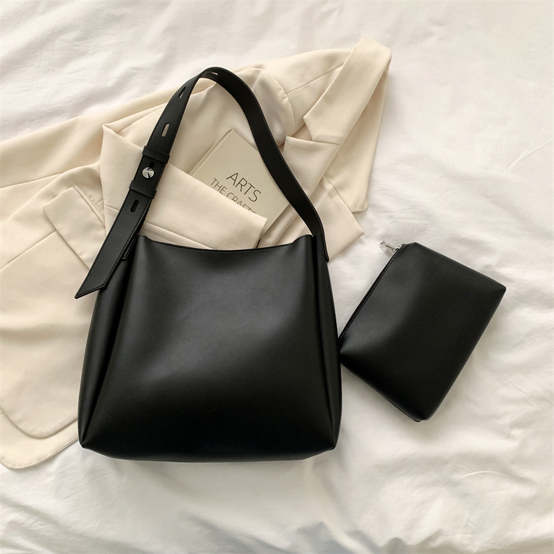 Große Schultertasche für Damen ⎜ Praktisches Design mit verstellbarem Tragegurt und zusätzlicher Tasche