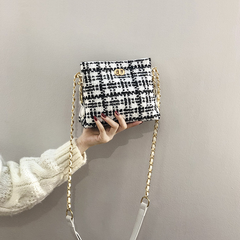Schultertasche für Damen ⎜ Modische Umhängetasche mit Kettenriemen und elegantem Karomuster