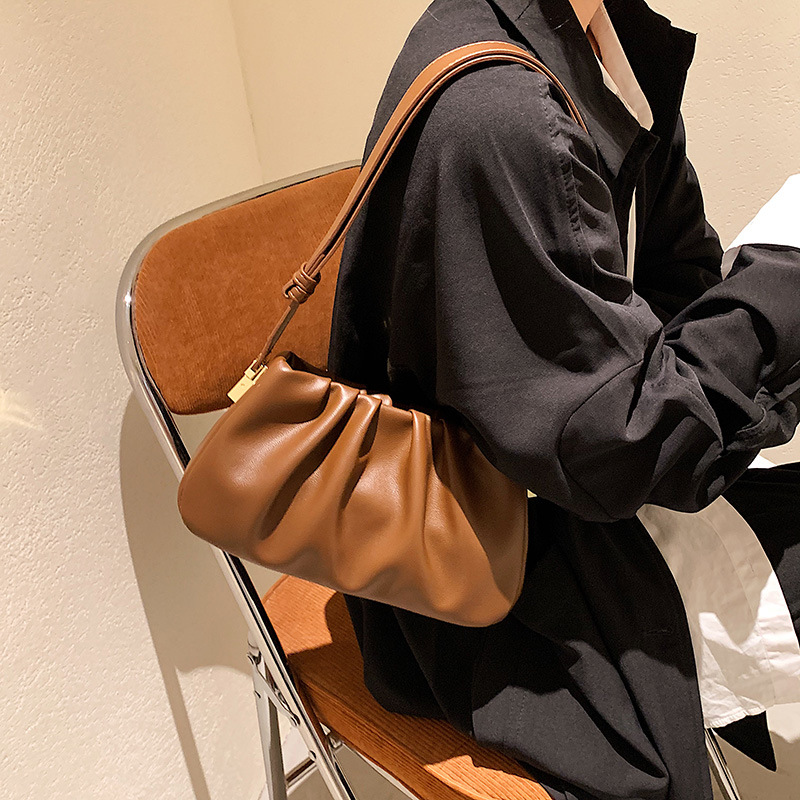Schultertasche für Damen ⎜ Falten-Design Umhängetasche in Wolkenform für stilvolle Outfits und Alltag