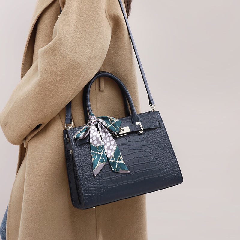 Damen Handtasche mit Krokodilprägung ⎜ Geräumige Tragetasche mit Eleganter Optik und Stilvollem Schal