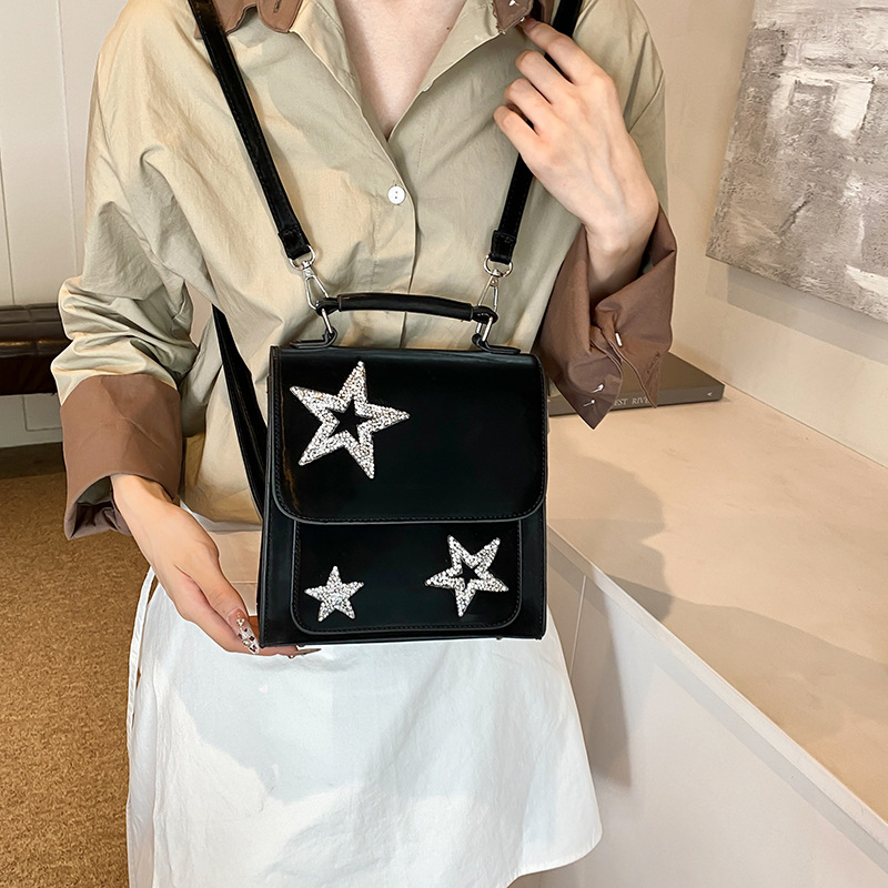Damen Rucksack mit Pailletten-Sternen ⎜ Modischer Tagesrucksack mit Glitzerdetails und Tragegriff