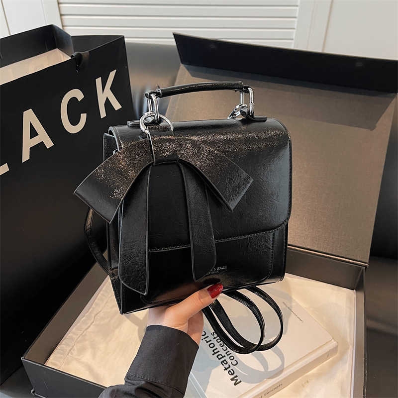Moderne Umhängetasche für Damen ⎜ Elegante Tasche mit Schleifen-Design und praktischem Tragegriff