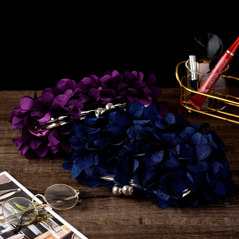 Abendtasche für Damen ⎜ Elegante Clutch mit Blumenapplikationen für besondere Anlässe