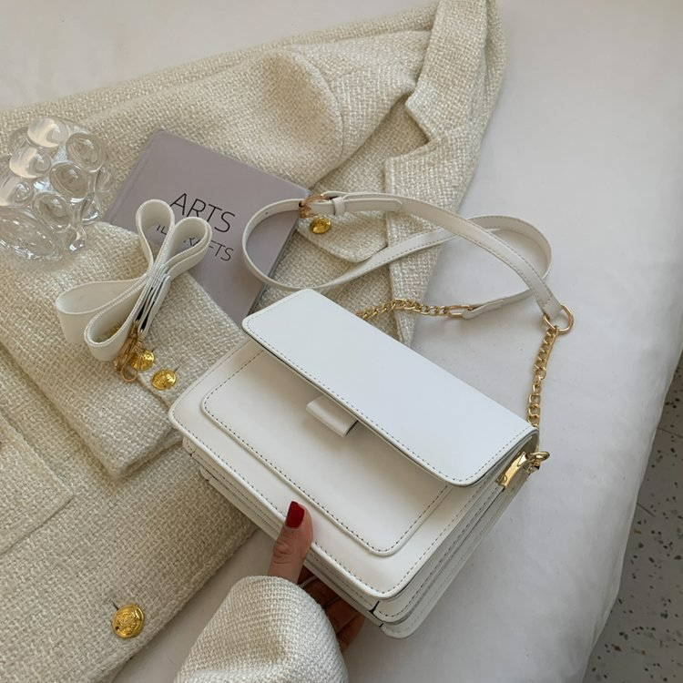 Damen Umhängetasche mit Kette ⎜ Kleine elegante Schultertasche für Alltag und Büro