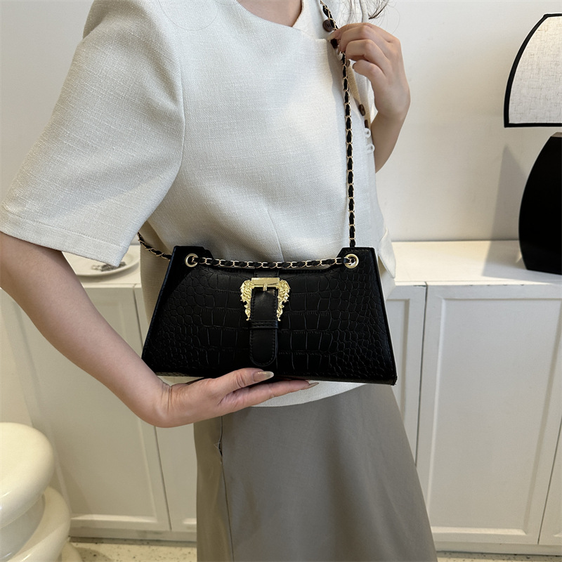 Kleine Umhängetasche für Damen ⎜ Krokodilleder-Look mit goldener Kette