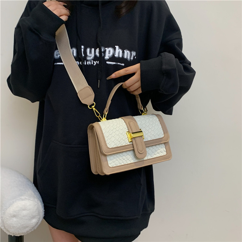 Umhängetasche für Damen ⎜ Kompakte Schultertasche mit Flechtdesign und goldener Schnalle für elegante Auftritte
