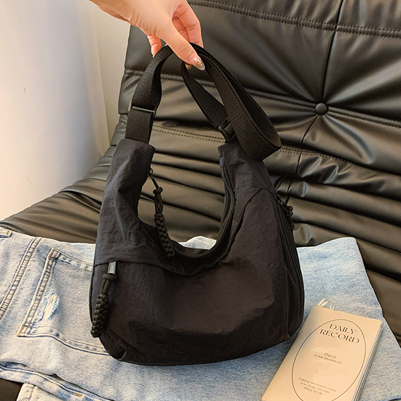 Leichte Nylon Umhängetasche ⎜ Verstellbarer Gurt und Waschbares Material für Reise und Alltag