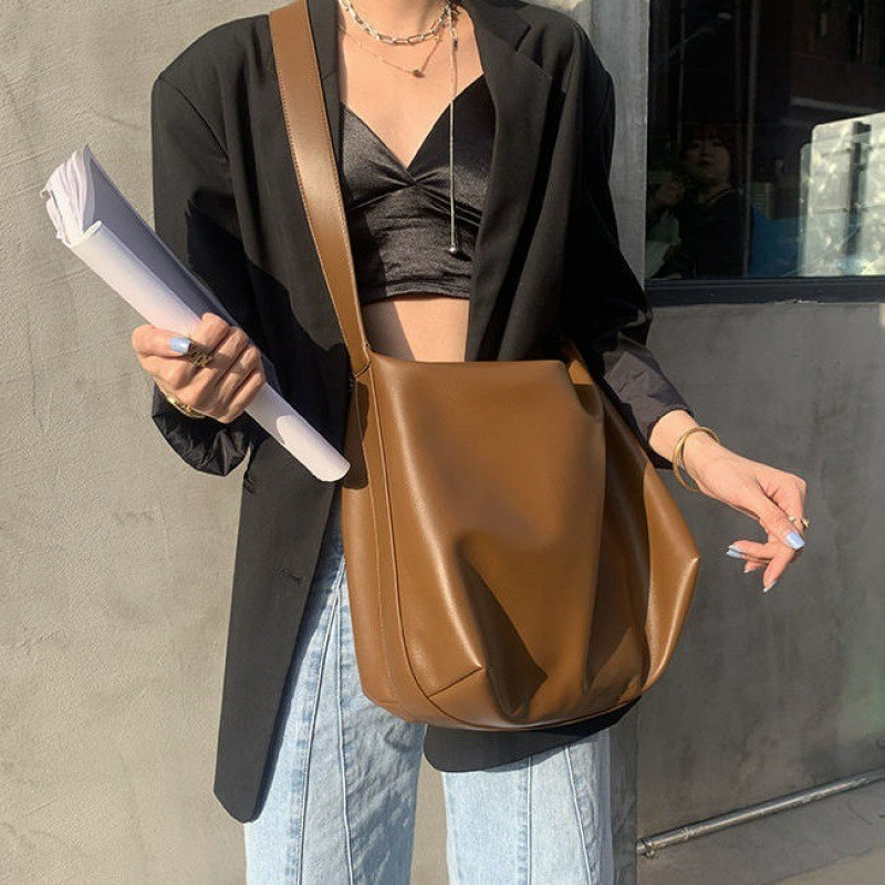 Crossbody Bag für Damen mit viel Stauraum ⎜ Schlichte Umhängetasche für Alltag, Reisen und City-Outfits