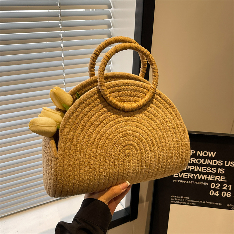 Strohtasche Damen – Halbrunde Korbtasche mit Griffen aus geflochtener Baumwolle
