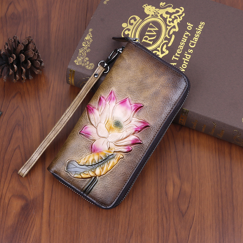 Lange Damen Geldbörse aus Leder ⎜ Retro Clutch mit Lotus-Prägung und vielen Kartenfächern