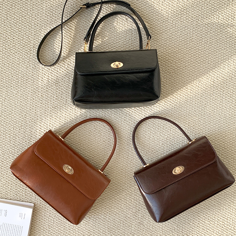 Handtasche für Damen ⎜ Elegante Umhängetasche in Lederoptik mit Drehverschluss und stabilem Tragegriff