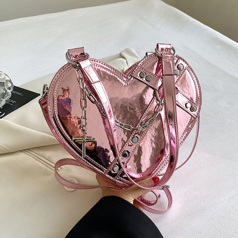 Herzförmige Umhängetasche für Damen ⎜ Glänzende Tasche mit Kette für Alltag und Anlass
