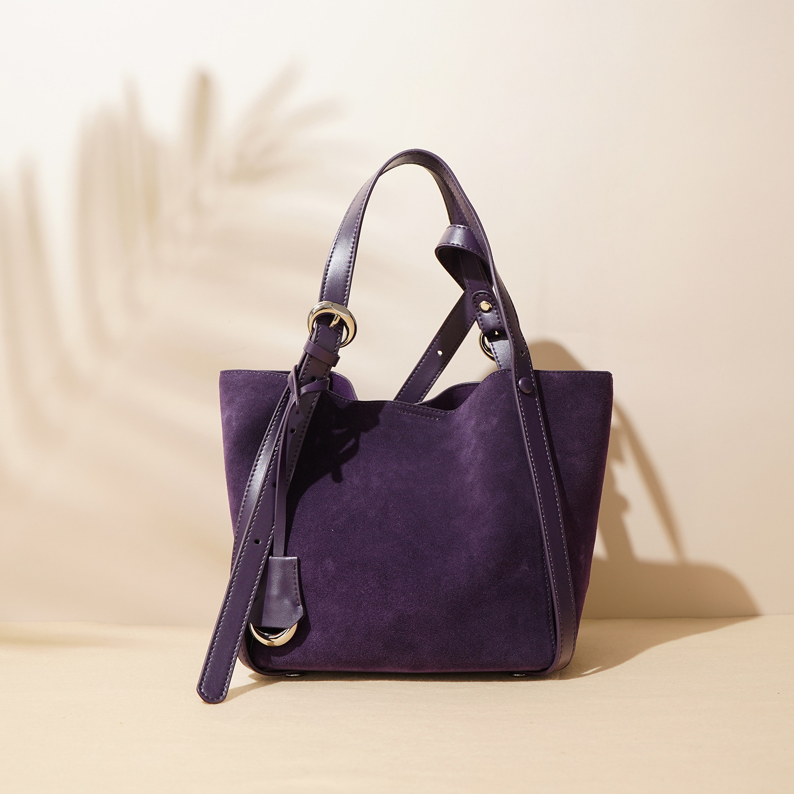 Handtasche für Damen ⎜ Geräumige Schultertasche aus Wildleder mit verstellbarem Riemen für Alltag und Stadtbummel