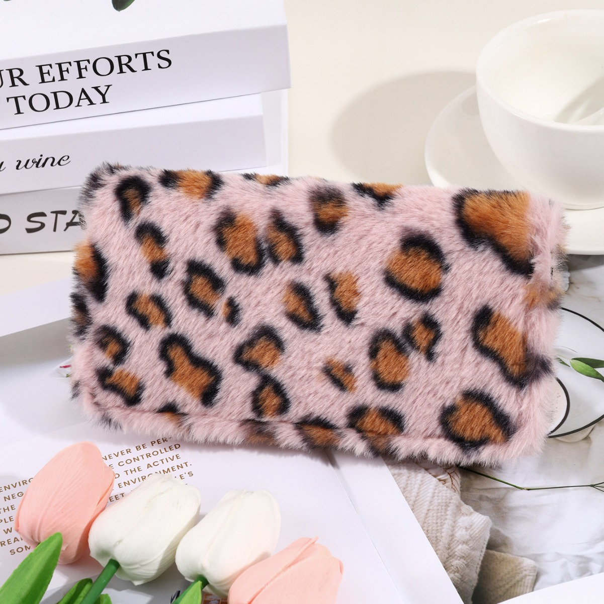 Damen Geldbörse mit Reißverschluss ⎜ Flauschiges Leopardenmuster mit viel Platz für Karten und Bargeld