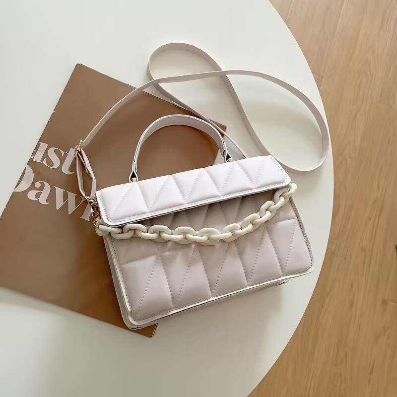 Handtasche für Damen ⎜ Steppdesign mit Kette und Griff für Alltag und Freizeit