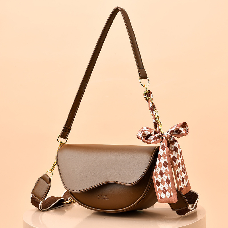 Satteltasche für Damen ⎜ Modische Schultertasche mit Schleifendetail und breitem Riemen für Herbst und Winter
