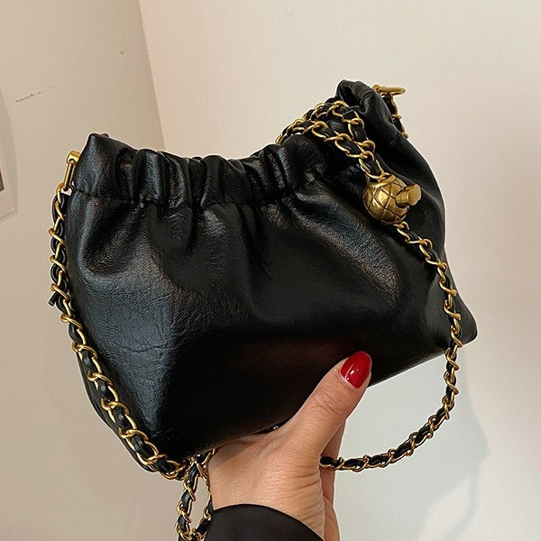 Damen Umhängetasche Mit Kette ⎜ Modische Retro Tasche Mit Weichem Design Für Alltag Und AusgehenDamen Umhängetasche Mit Kette ⎜ Modische Retro Tasche Mit Weichem Design Für Alltag Und Ausgehen
