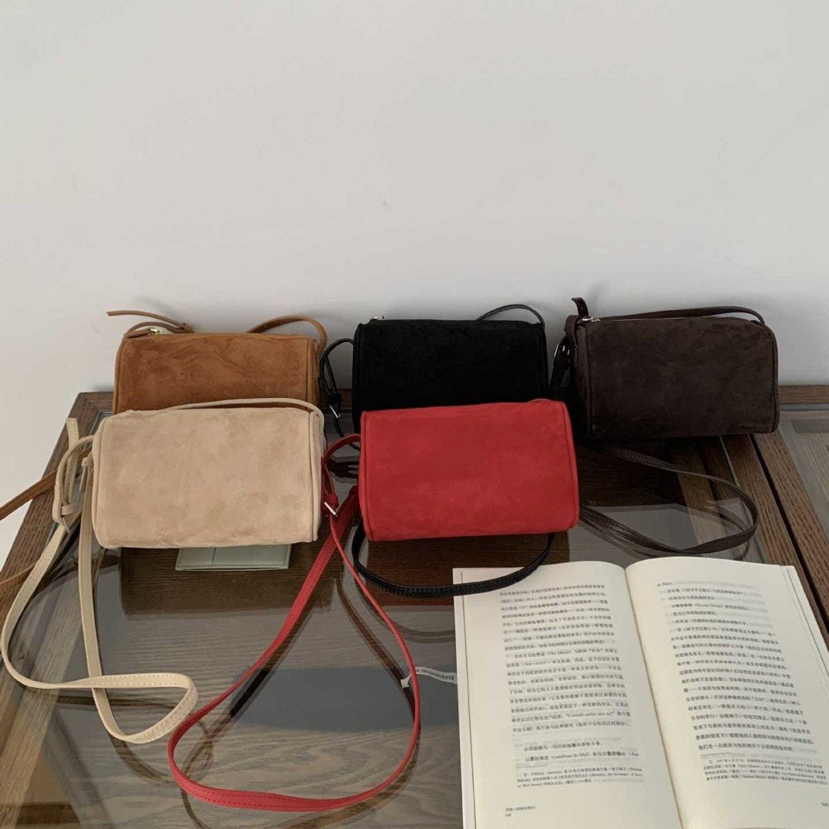Mini-Handtasche aus Wildleder für Damen ⎜ Kompakte Schultertasche im eleganten Design