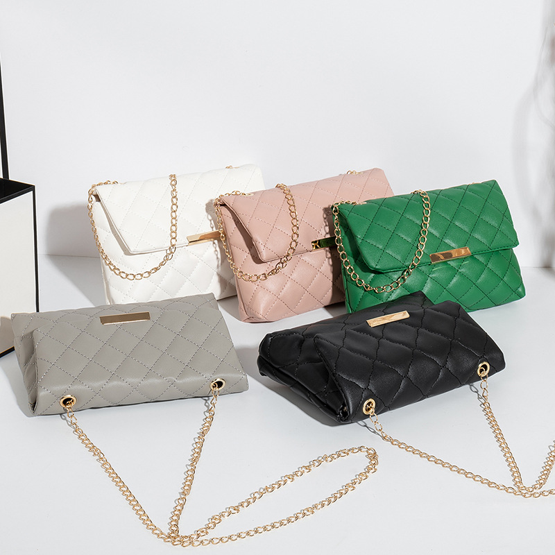 Umhängetasche für Damen ⎜ Leichte Stepp-Tasche mit Kettenriemen für Alltag und Ausgehen