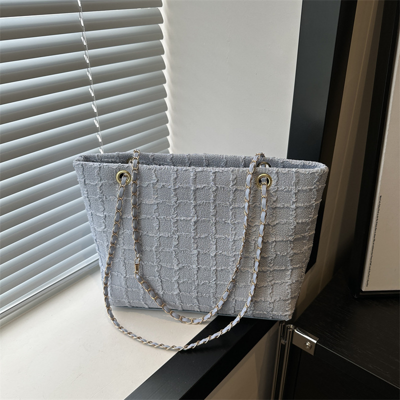 Schultertasche für Damen ⎜ Elegante Handtasche mit Kettenriemen und großem Stauraum für Alltag und Büro