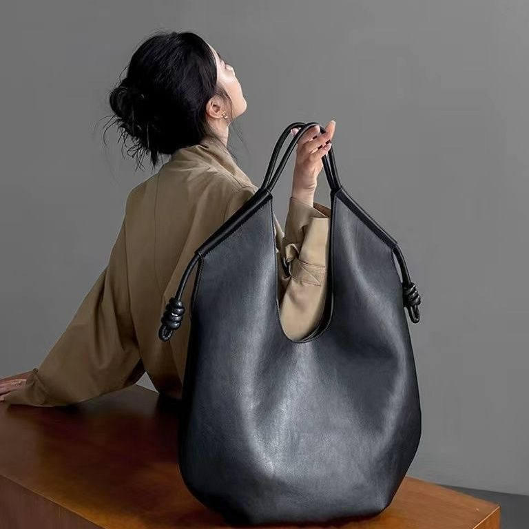 Schultertasche für Damen ⎜ Große Unterarmtasche mit modernem Design und viel Stauraum für Alltag und Büro